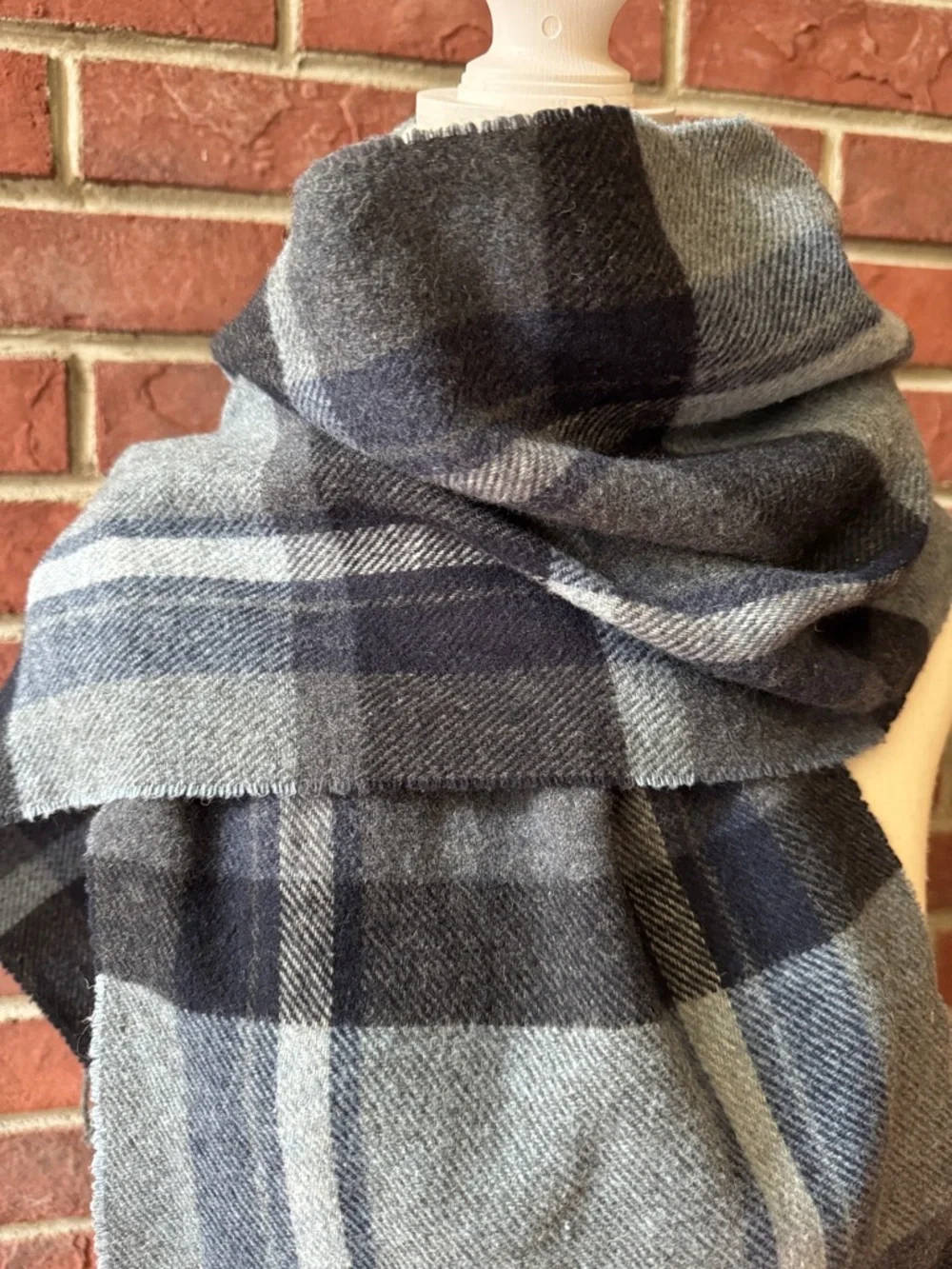 Italian Woollen Treasures Plaid 100% Wool Black Grey Plaid Scarf 11”x66”